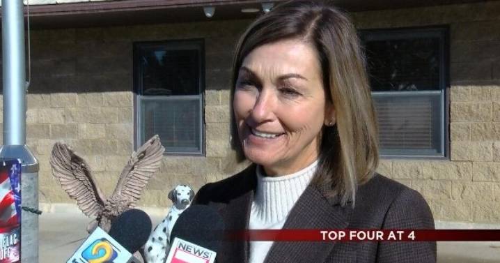 Gov. Reynolds discusses property tax reform with Dubuque locals