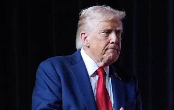 Trump ordena usar “todos los fondos disponibles” para pagar a tropas pese al cierre de gobierno