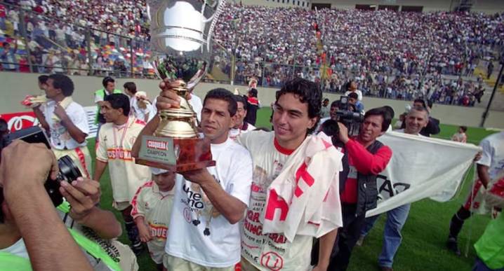 Universitario campeón | “Hoy los ídolos tienen apellidos diferentes, pero la felicidad del hincha es idéntica”: Renato Cisneros y el recuerdo del Tricampeonato histórico en la vieja redacción de DT de
