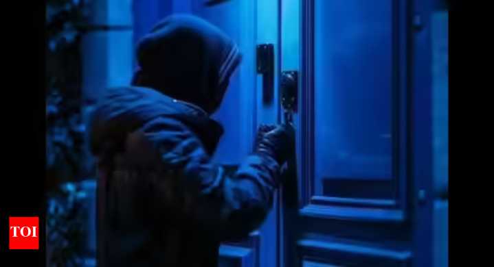 'Wife killer' steals jail chequebook, and Rs 30 lakh