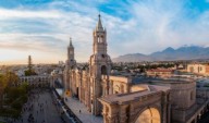 La crisis en Perú y el choque institucional tensan el Congreso de la Lengua de Arequipa