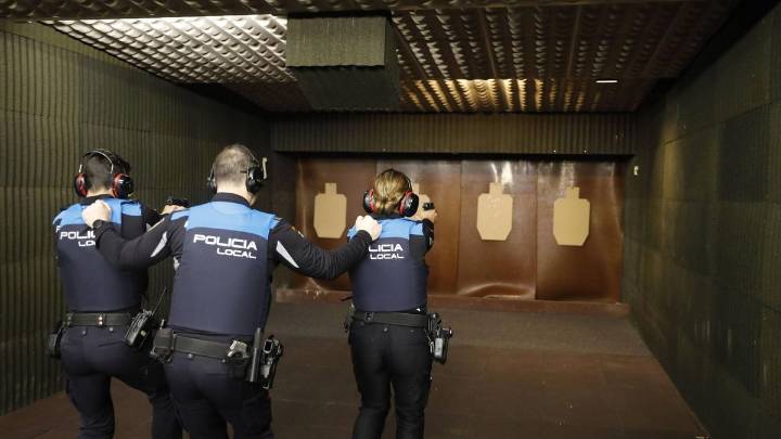 La Policía Local de Oviedo estrenará coches y uniformes: estos son los datos de los millonarios contratos