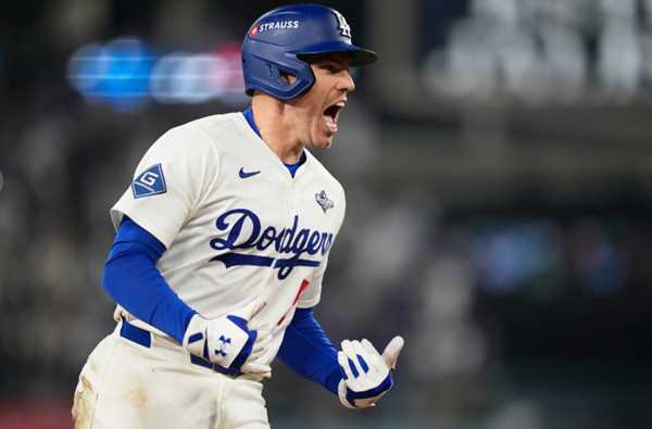 Freeman's homer in 18th inning lifts Dodgers over Blue Jays 6
