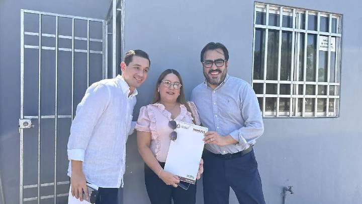 Alcalde entrega escrituras a familias del fraccionamiento Valle de Amapas
