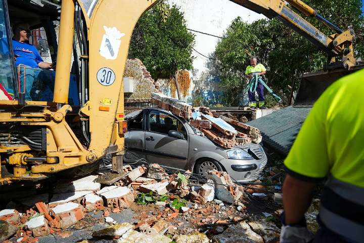 La lluvia torrencial deja a su paso anegaciones, carreteras cortadas y clases suspendidas en las provincias de Huelva, Sevilla y Cádiz