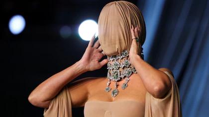Kim Kardashian lució un extraño look y generó reacciones divididas