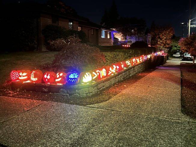 West Seattle Blog… | WEST SEATTLE HALLOWEEN: The house of a hundred pumpkins