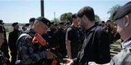 El Gobierno de Santa Fe entregó nuevas armas de menor letalidad para que las fuerzas patrullen Rosario