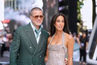 “Está muy enamorado”. Brad Pitt y su novia, la diseñadora de joyas Inés de Ramón, decidieron dar un paso más en su relación