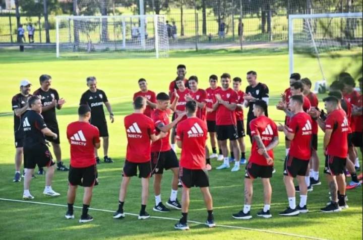 Gallardo cambiaría medio equipo para visitar a Talleres