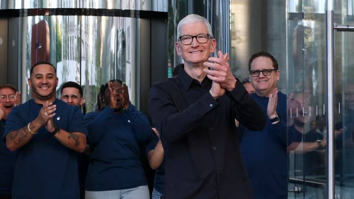 Apple silences its critics with strong iPhone demand and blowout services revenue