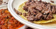 Prueba el sabor del taco al carbón con sello Bib Gourmand
