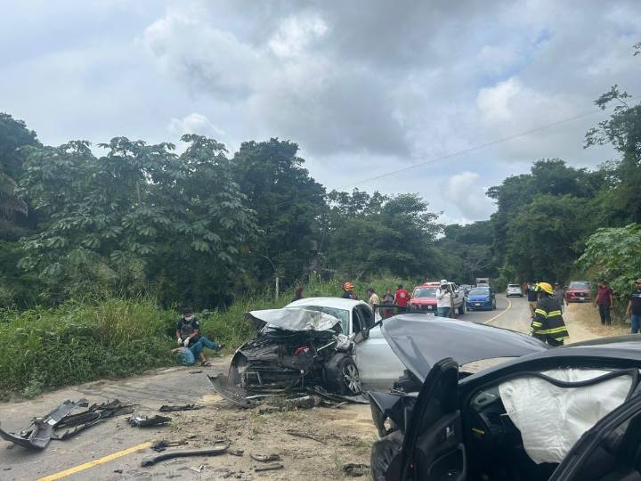 SE REPORTA CHOQUE DE FRENTE CON LESIONADOS