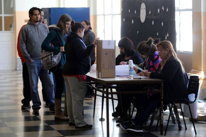 Elecciones legislativas: A una hora del cierre de los comicios ya votó el 58,5% del padrón