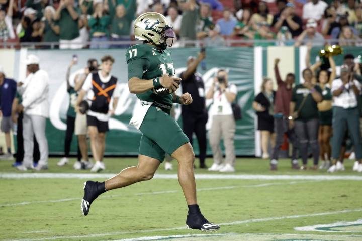 Deadspin | Byrum Brown, No. 19 South Florida surge past Florida Atlantic