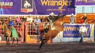 Luis Porto, el mejor en monta de toros en el rodeo de Expogan