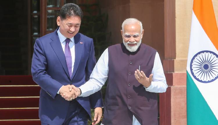 PM Modi, Mongolian Prez Ukhnaa Plant Sapling At Hyderabad House
