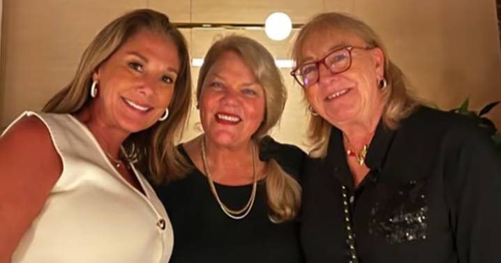 Taylor Swift's Mom Andrea Poses With Donna Kelce and Randi Mahomes In Sweet Mom's Pic