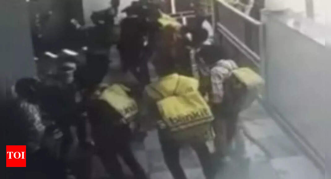 Bhopal Delivery Boy Fight: After fight over ‘change’, delivery boy returns with 8, thrashes 2 helpers of bizman; case filed