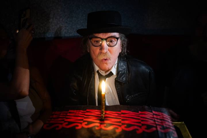 Cómo fueron los festejos del gran astro del rock argentino, con regalos especiales y dedicatorias