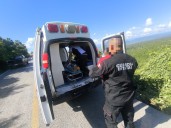 Guardia Estatal auxilia a familia tras caída en barranco