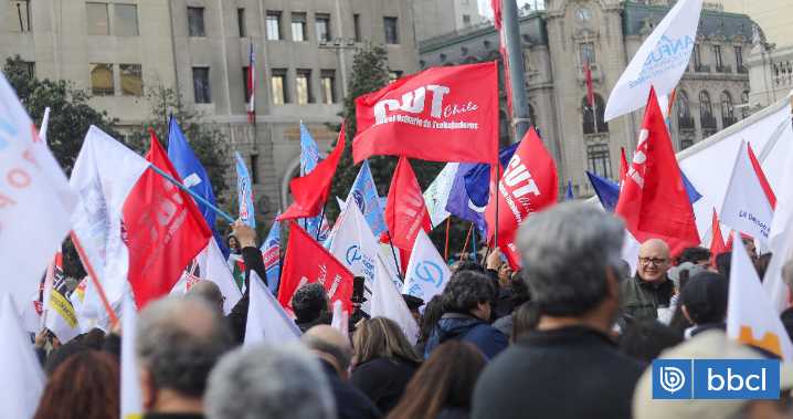 "Inaceptable": Funcionarios públicos aseguran que no permitirán un "reajuste cero" a sus sueldos