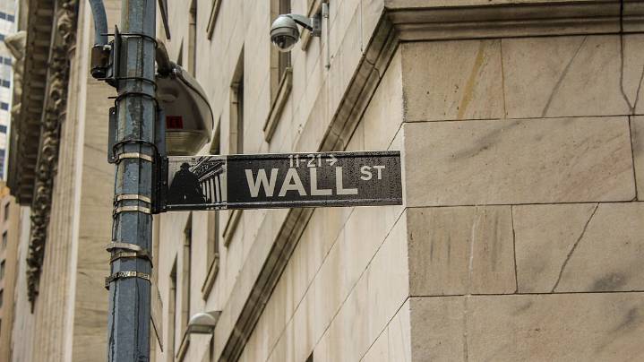 US Stock Market Today: S&P 500, Dow Edge Lower As Fed's December Rethink, Mixed Tech Earnings Hit Sentiments