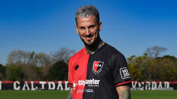 Darío Benedetto se va de Newell's después de nueve partidos y ningún gol