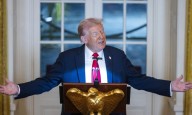Trump bromea que tras ataques a botes cerca de Venezuela “ya nadie quiere entrar al agua”