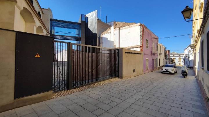 Los alumnos de la Escuela de Artes y Oficios denuncian que a punto de finalizar octubre siga cerrada