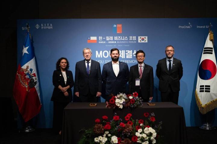 Presidente Boric firma acuerdos para fortalecer inversiones y exportaciones con Corea del Sur