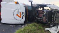 Carretera 57 colapsa tras volcadura de tráiler: una persona pierde la vida en Nuevo León