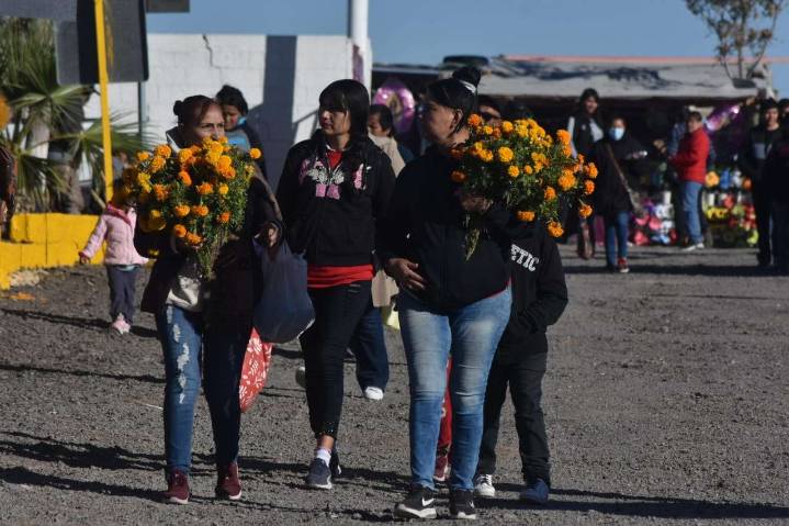 Inicia Regulación Comercial expedición de permisos para Día de Muertos