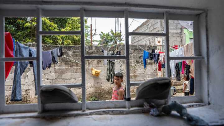 Thousands of migrants depart Mexico