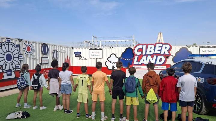 Ciberland llega a la ciudad: más de 400 escolares descubren cómo protegerse de los peligros de las redes