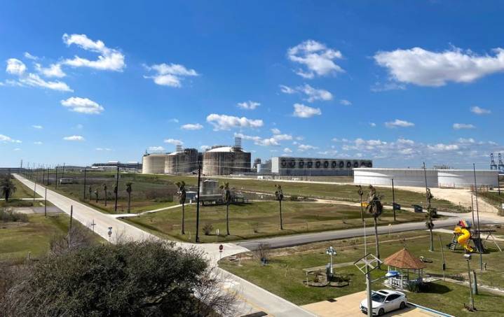 US natgas output and demand to hit record highs in 2025, EIA says