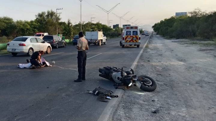 Muere motociclista tras choque por alcance en Apodaca
