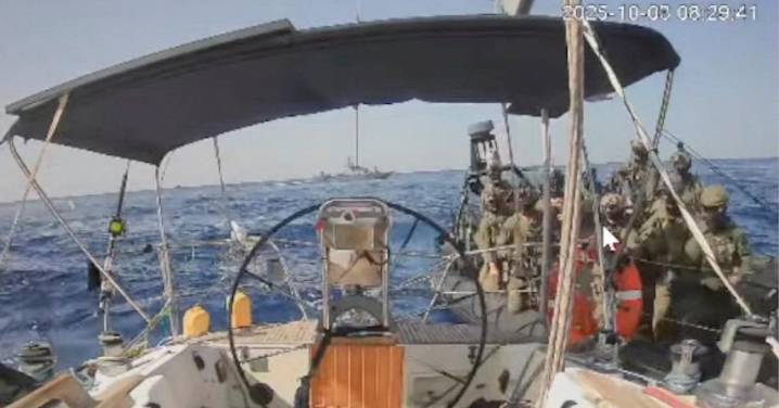 El último pequeño barco de la Flotilla es interceptado por el ejército israelí