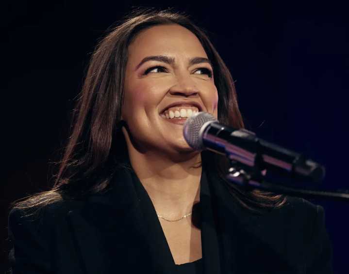 Donald Trump descarta postularse como VP de J.D Vance, pero está abierto al plan de Steve Bannon: "Que Alexandria Ocasio