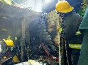 Controlan incendio en vivienda improvisada de la colonia Agua Azul en Puerto Vallarta