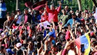 Maduro lidera multitudinaria marcha en Caracas en el Día de la Resistencia Indígena