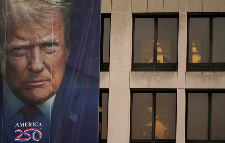Trump freezes $2.1B Chicago transit funds as shutdown deepens