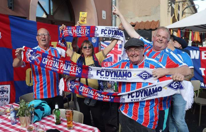 How Crystal Palace fans began their European party with songs, solidarity... and lots of beer