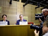 La directora del Louvre reconoce el fracaso por el robo de joyas y alerta que el sistema de vigilancia es obsoleto