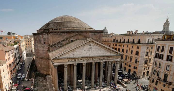 Un turista japonés murió tras caer de un muro del Panteón de Roma
