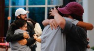 Vuelven a casa los 6 mexicanos detenidos por Israel en Flotilla Global Sumud; los reciben familiares en CDMX