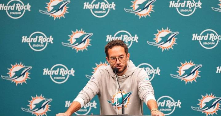 Dolphins make too many costly mistakes in 28