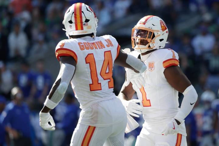 Deadspin | Report: Bucs WR Chris Godwin (fibula) to sit out vs. 49ers