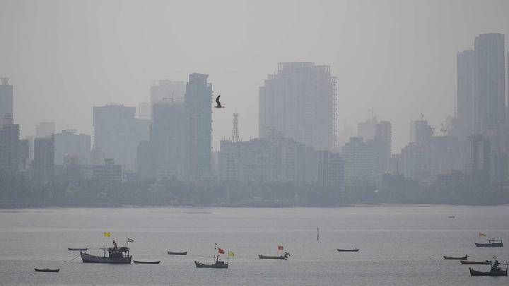 Mumbai Weather Update: City Reels Under Heat & Poor Air Quality Amid Diwali; Overall AQI Remains Unhealthy At 164