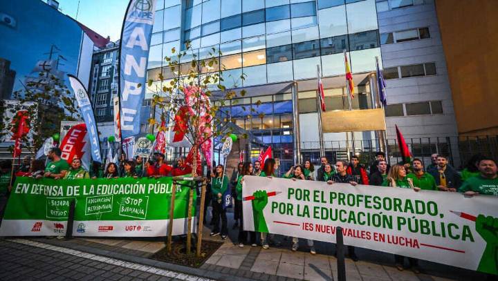 “Es indecente que el Gobierno hable de chantaje en los Presupuestos mientras bloquea la negociación con el profesorado”
